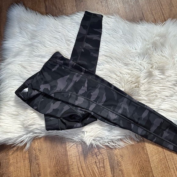 ATHLETA Ultimate 7/8 Leggings In Black Camouflage - Picture 5 of 5